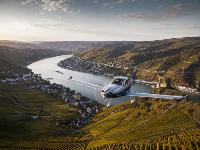 Privatflug über dem Rheintal