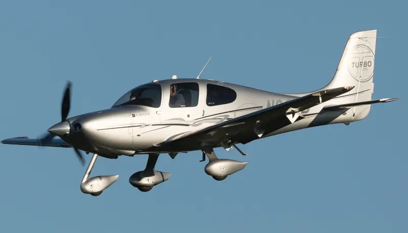 Cirrus SR22 im Flug